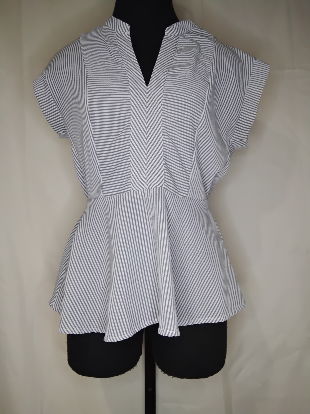 Monteau White & Gray Striped V-Neck Peplum Blouse